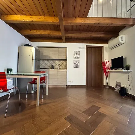 Arya & 7 Apartment